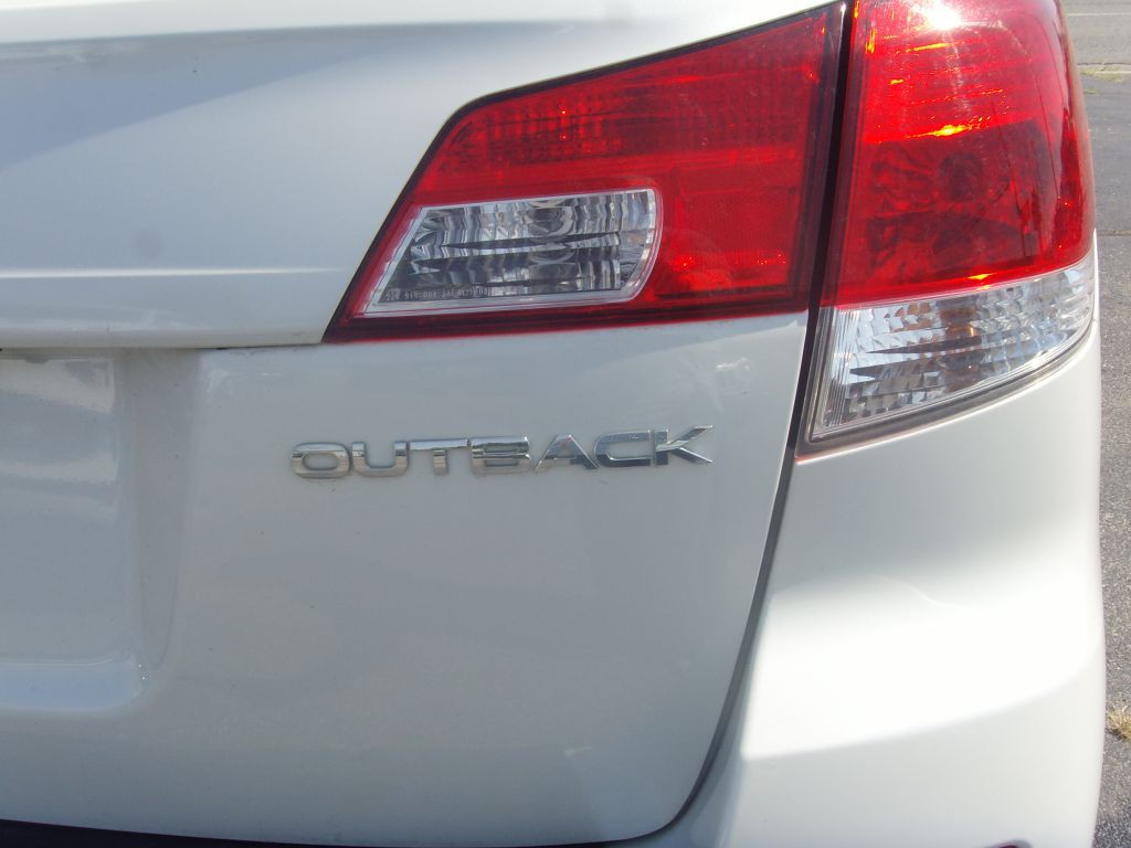 2013 Subaru Outback Image 10