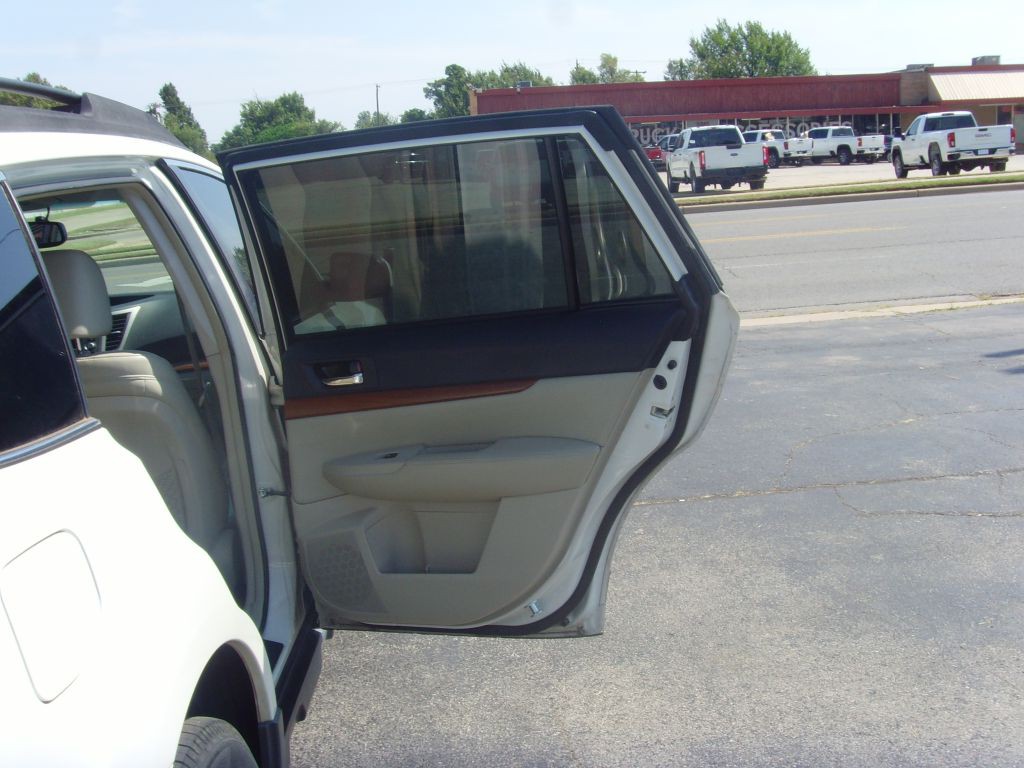 2013 Subaru Outback Image 13
