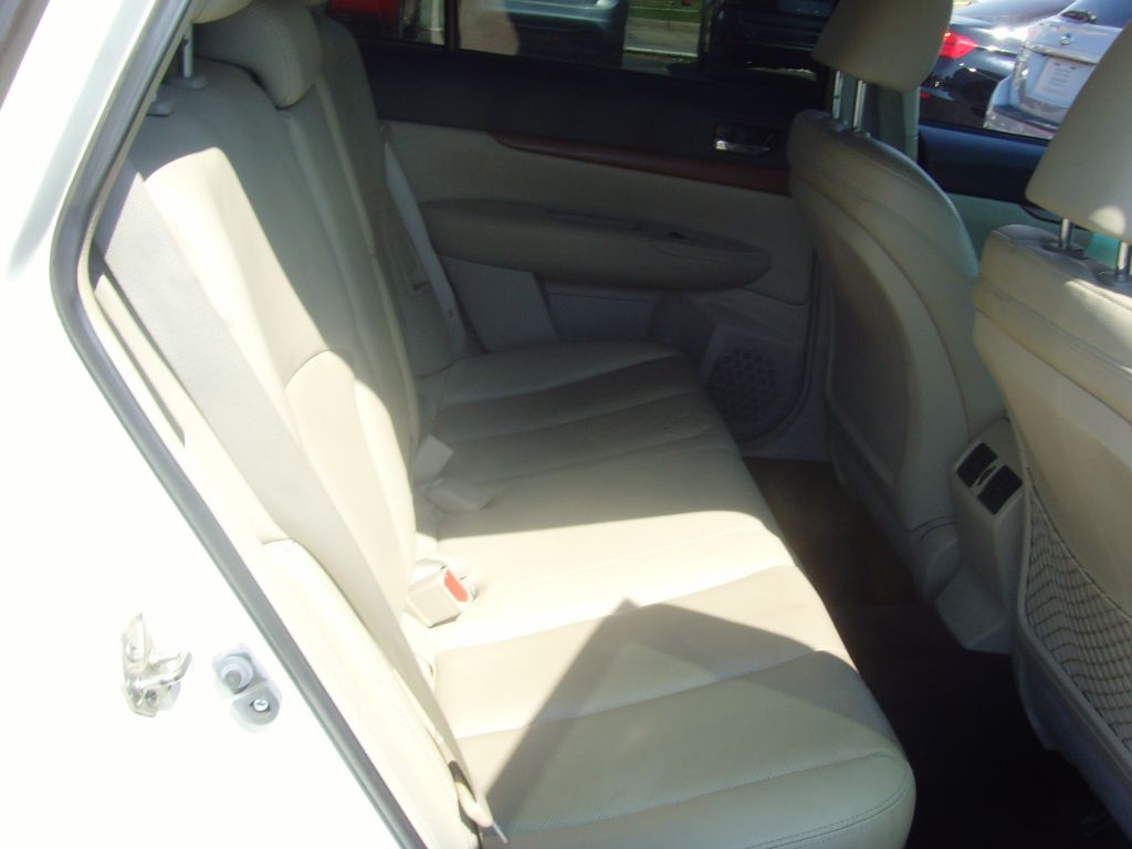 2013 Subaru Outback Image 14