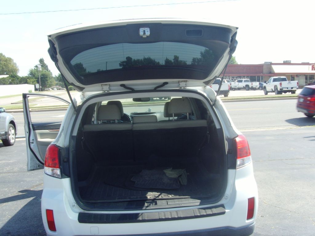 2013 Subaru Outback Image 16