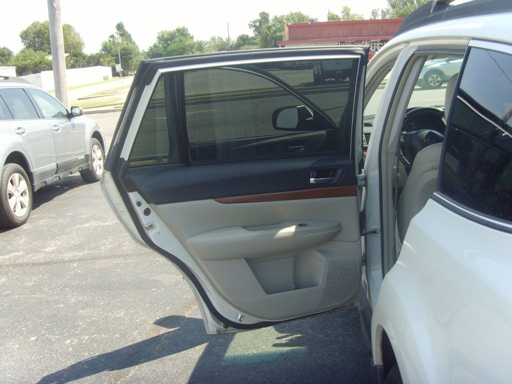 2013 Subaru Outback Image 17