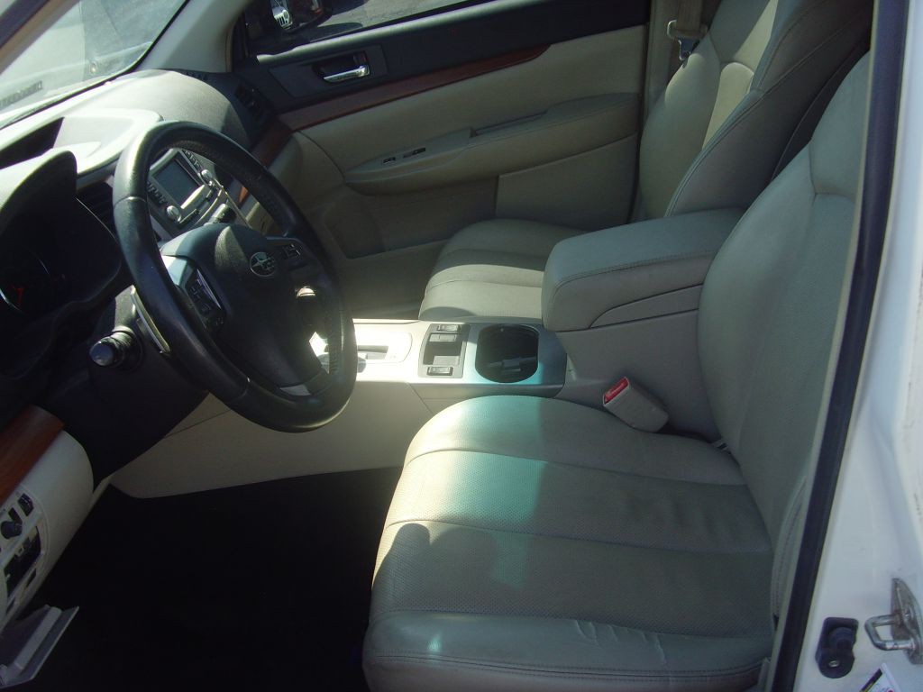 2013 Subaru Outback Image 21