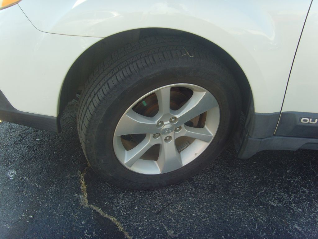 2013 Subaru Outback Image 28