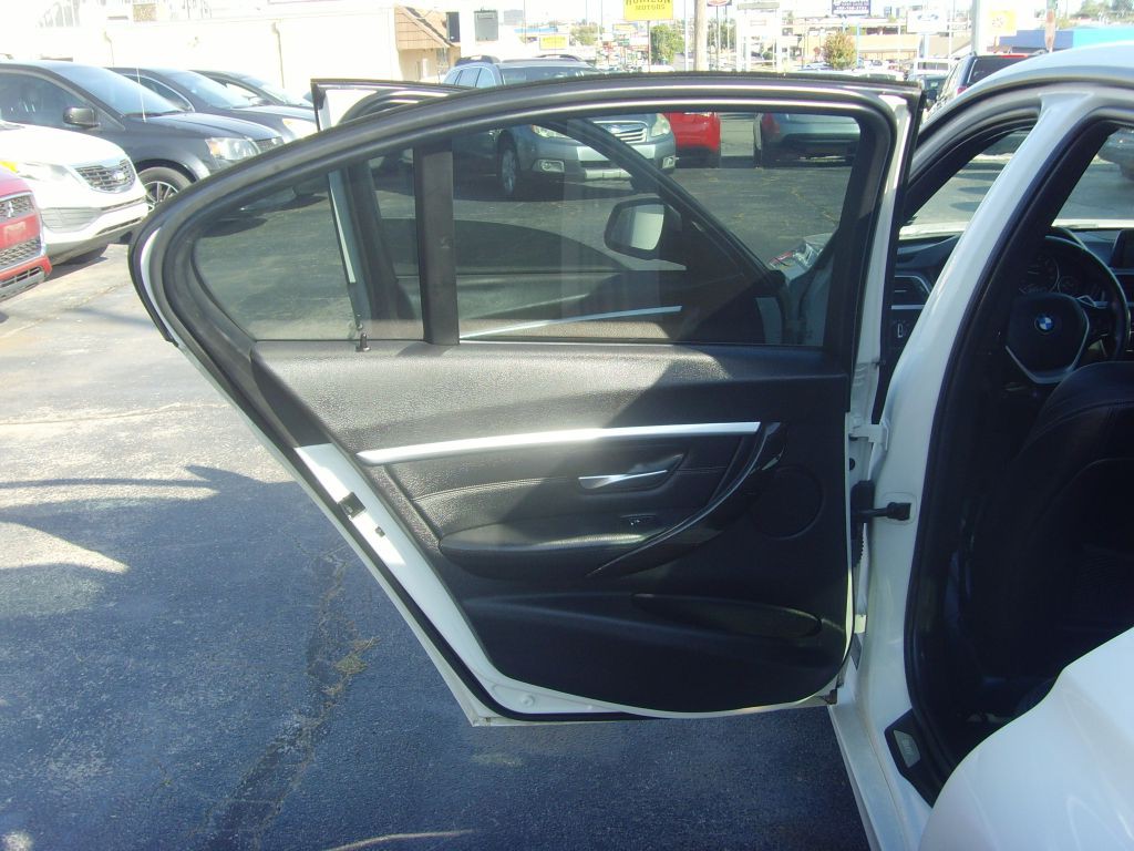 2016 BMW 3 Series Image 11