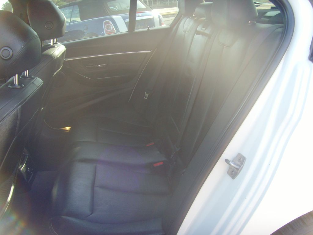 2016 BMW 3 Series Image 12