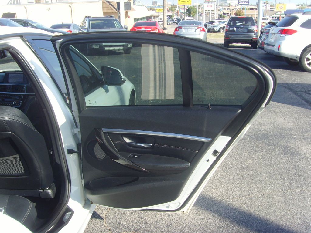 2016 BMW 3 Series Image 14