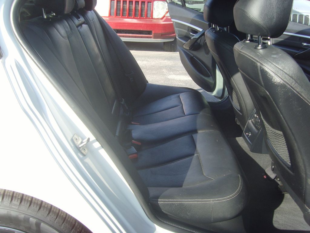 2016 BMW 3 Series Image 15