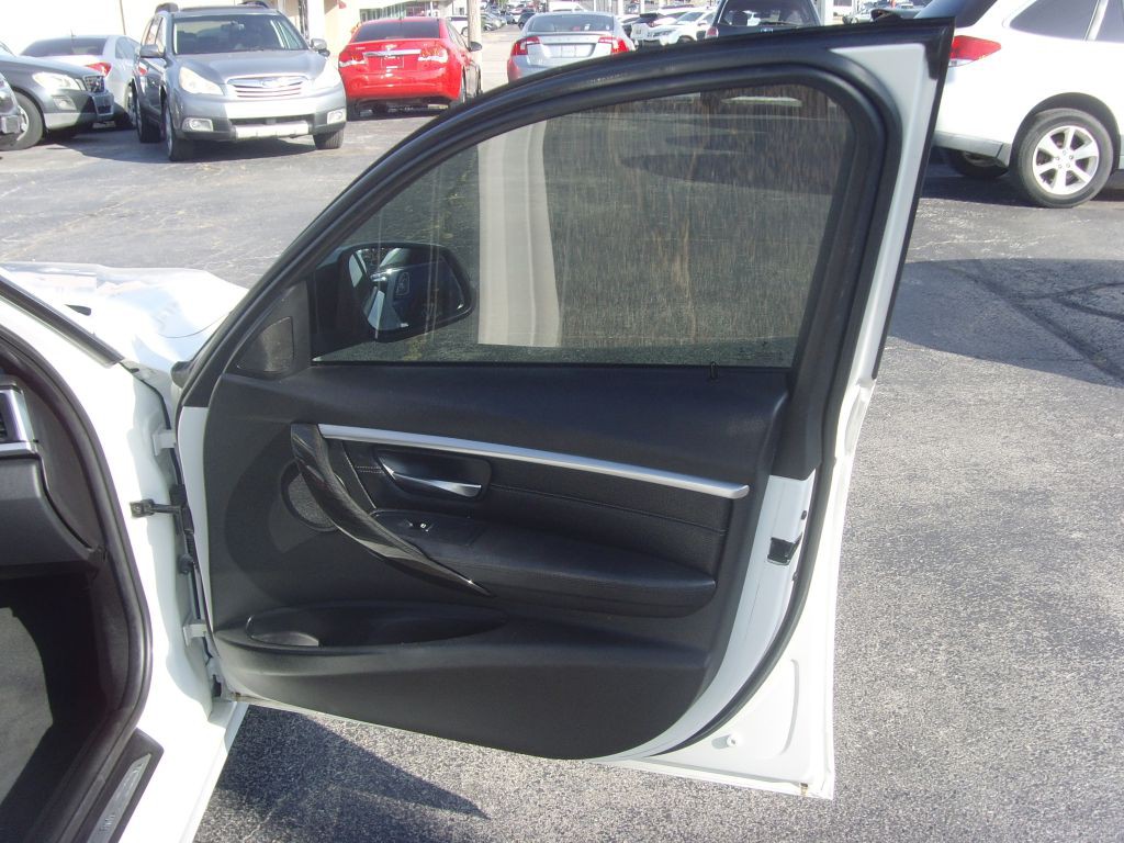 2016 BMW 3 Series Image 17