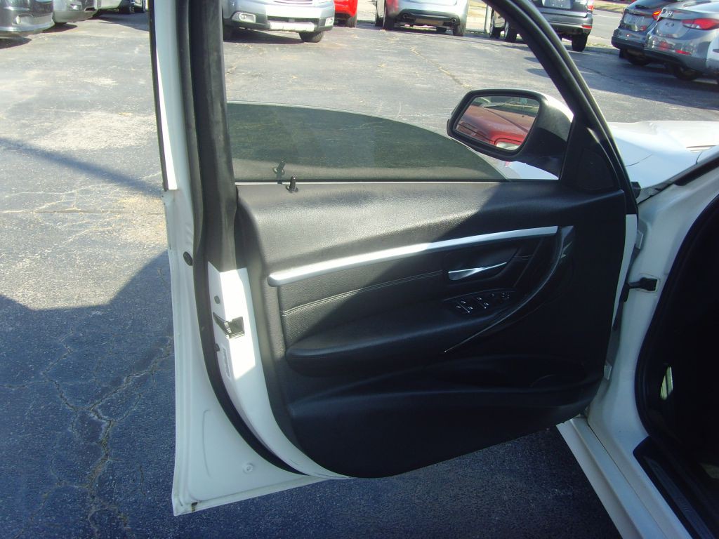 2016 BMW 3 Series Image 21