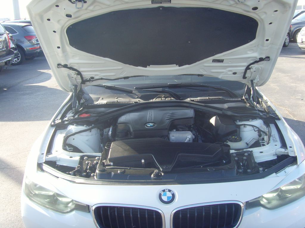 2016 BMW 3 Series Image 31