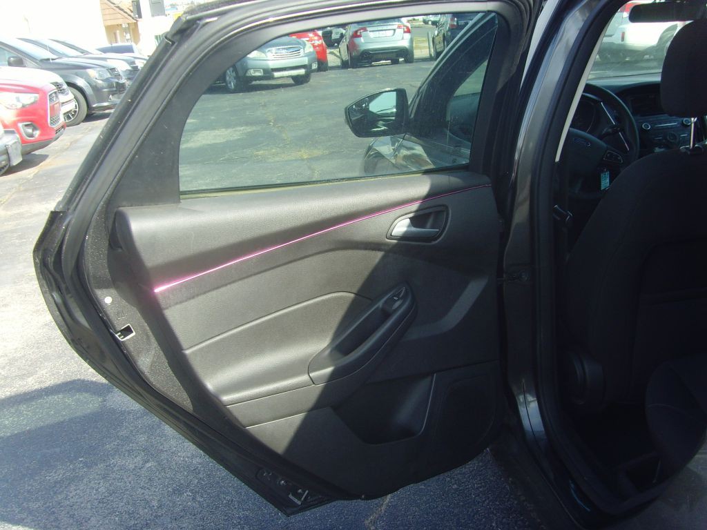 2016 Ford Focus Image 10