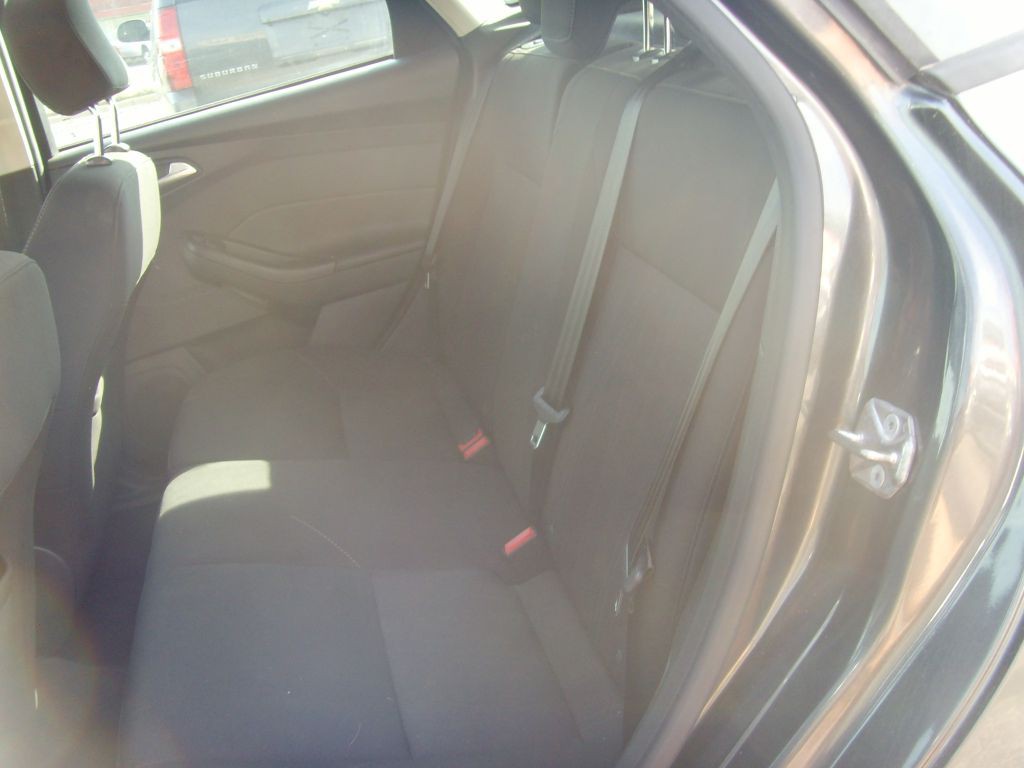 2016 Ford Focus Image 11