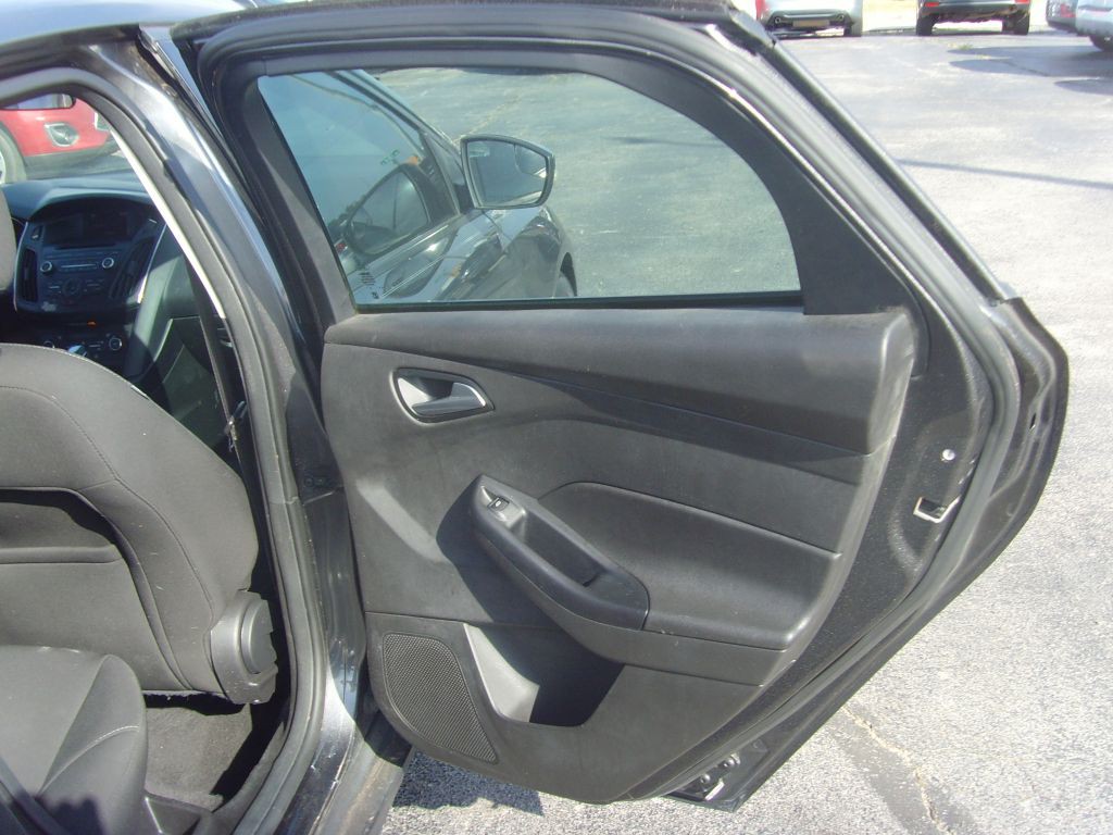 2016 Ford Focus Image 12