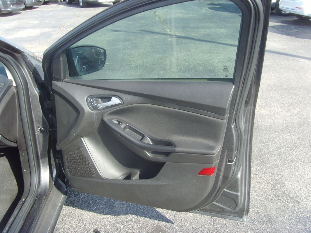 2016 Ford Focus Image 14