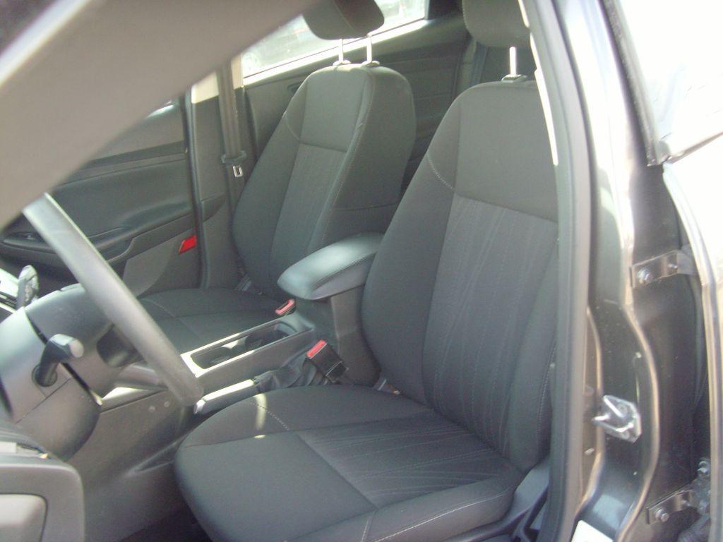 2016 Ford Focus Image 18