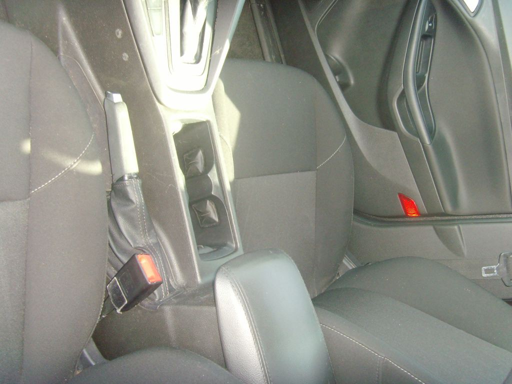 2016 Ford Focus Image 19