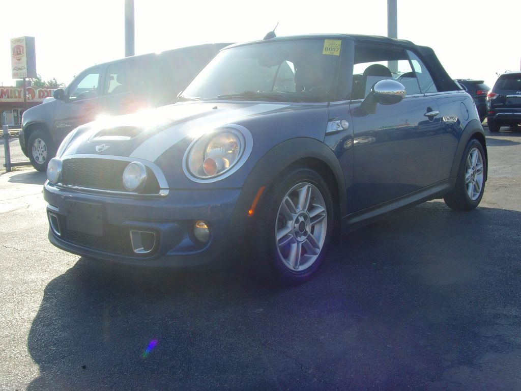 2012 MINI Cooper Image 2