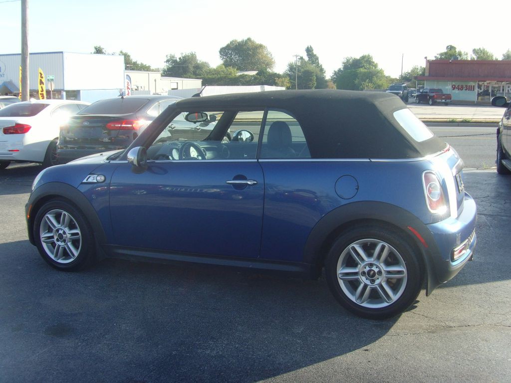 2012 MINI Cooper Image 9