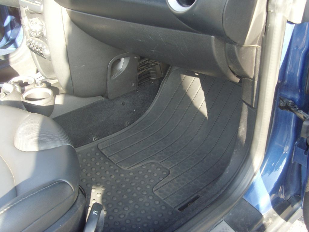 2012 MINI Cooper Image 17