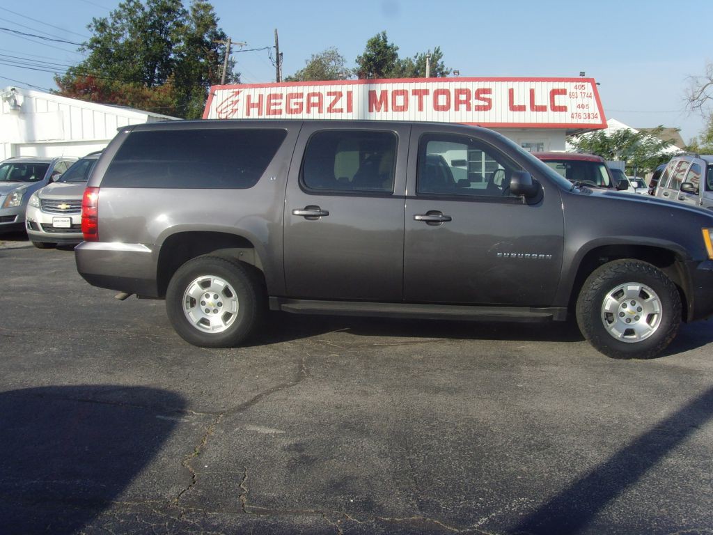 2011 Chevrolet Suburban Image 4
