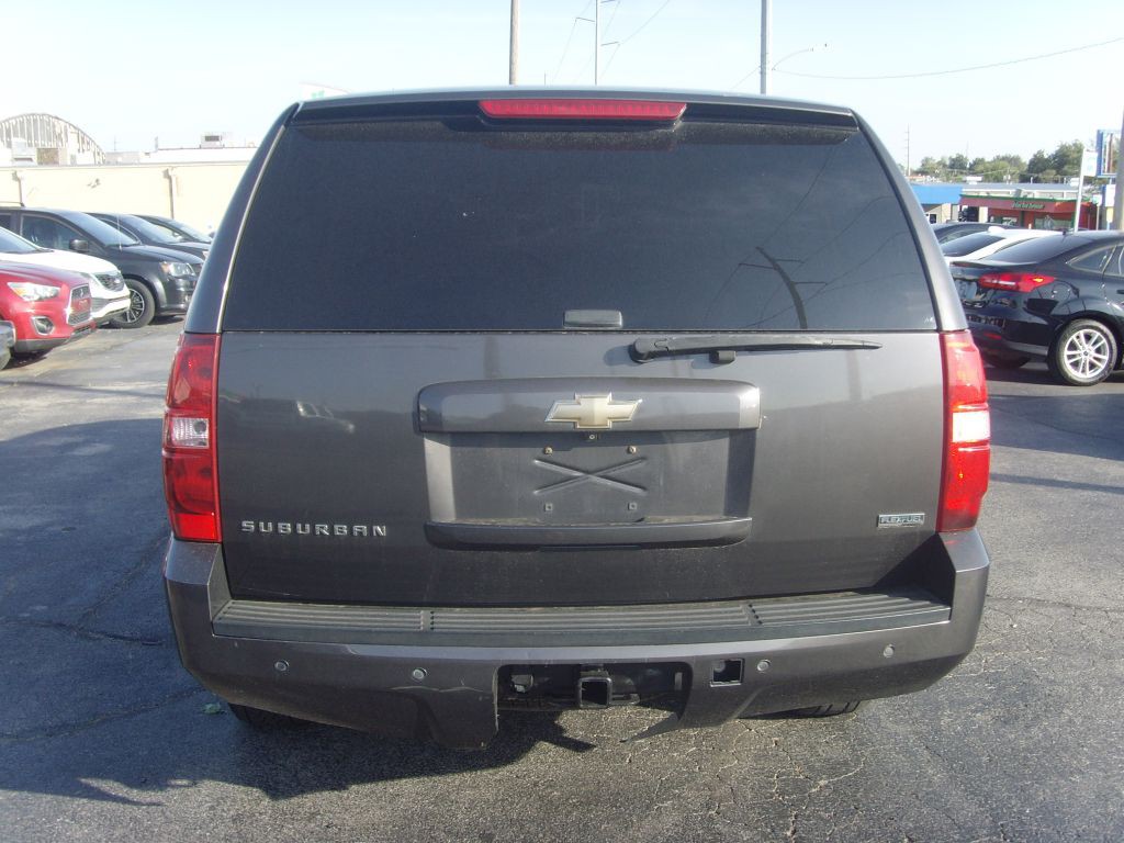 2011 Chevrolet Suburban Image 6