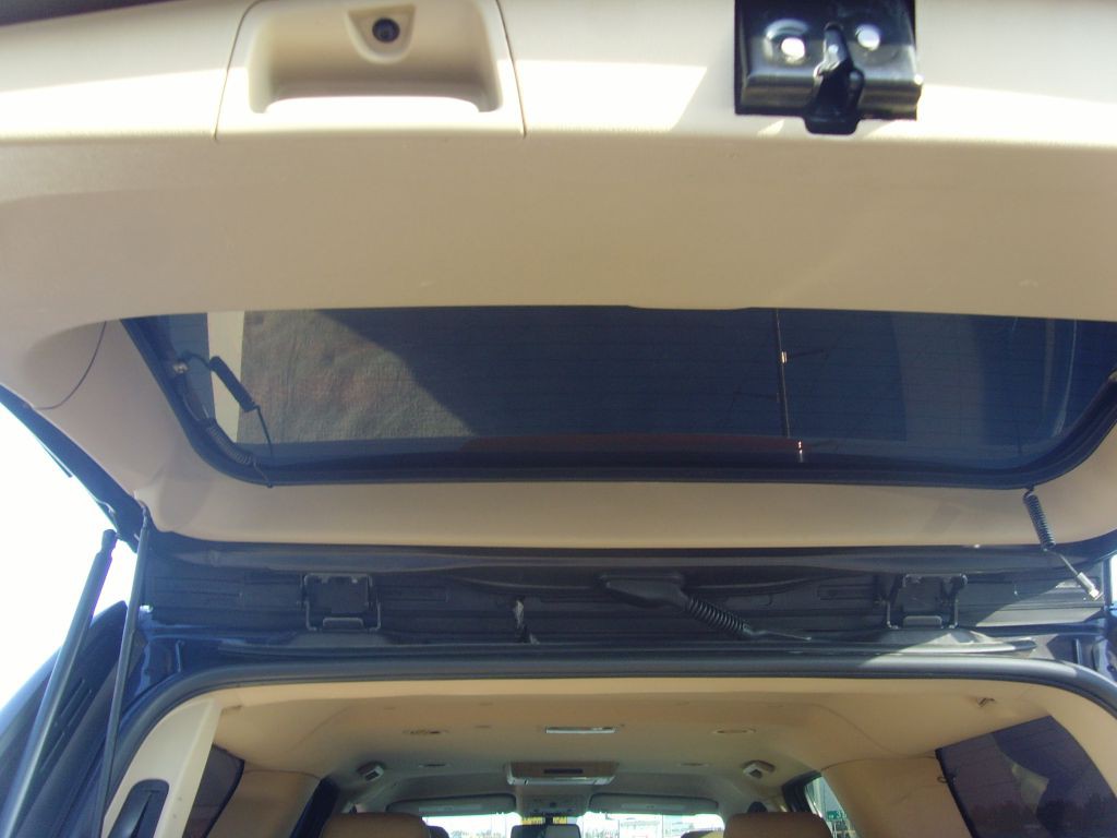 2011 Chevrolet Suburban Image 8