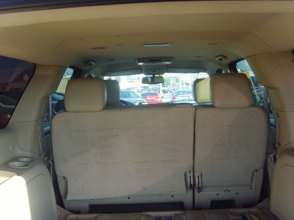 2011 Chevrolet Suburban Image 9