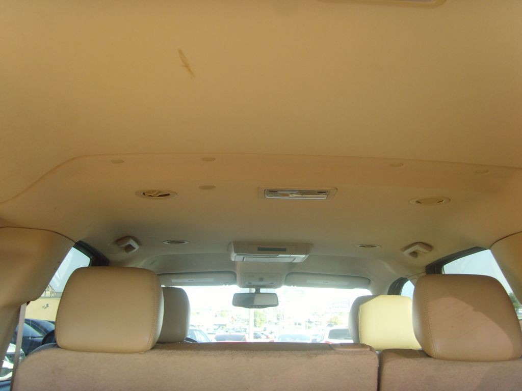 2011 Chevrolet Suburban Image 10