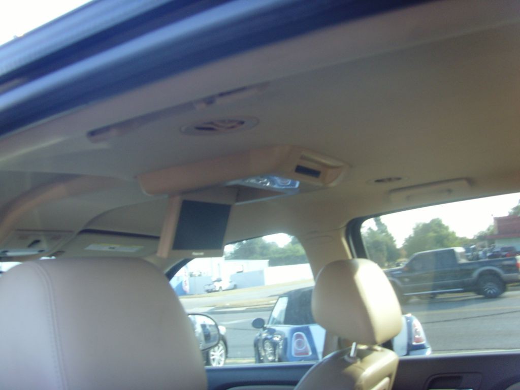 2011 Chevrolet Suburban Image 11