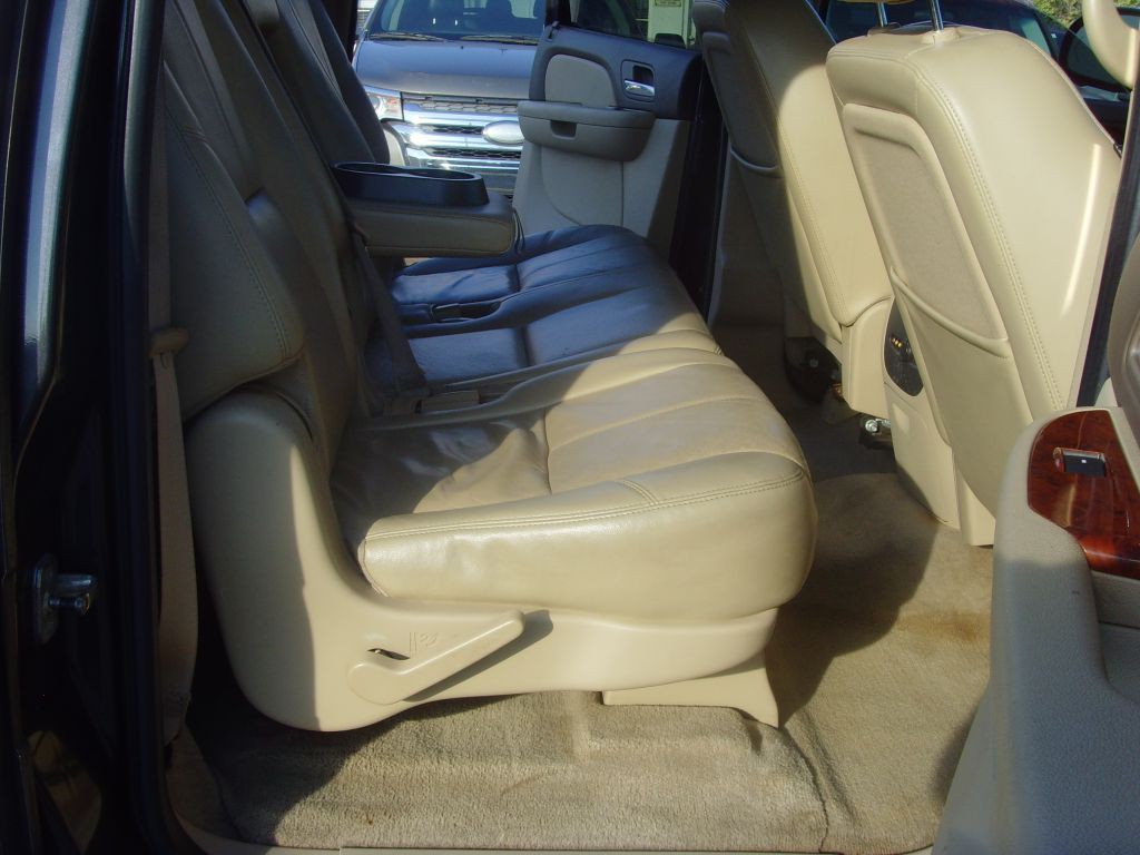 2011 Chevrolet Suburban Image 15