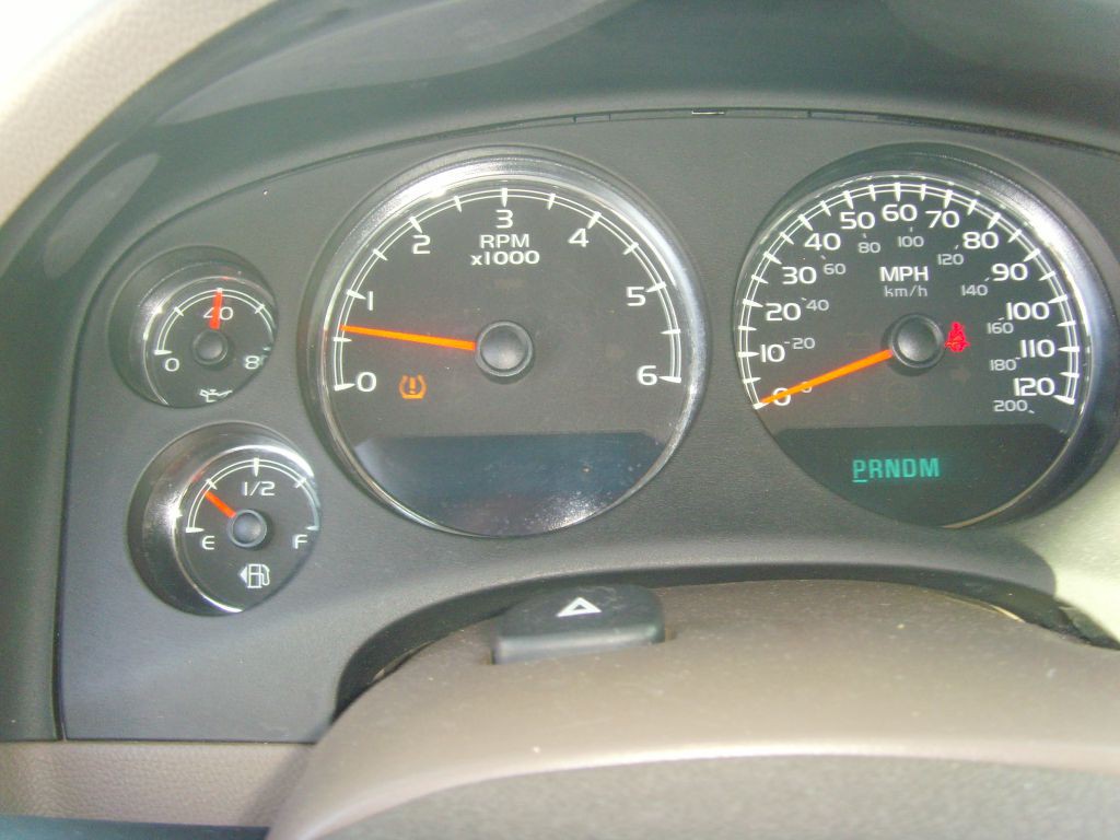 2011 Chevrolet Suburban Image 22