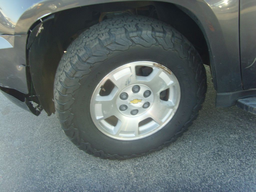 2011 Chevrolet Suburban Image 23