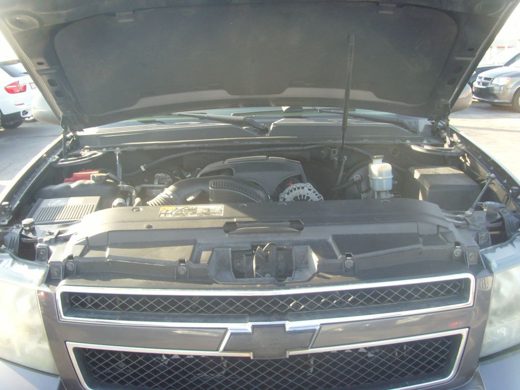 2011 Chevrolet Suburban Image 25