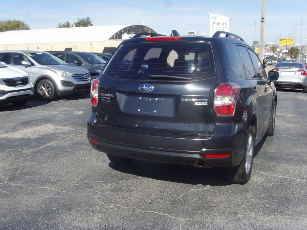 2016 Subaru Forester Image 8