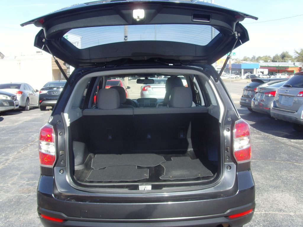 2016 Subaru Forester Image 16