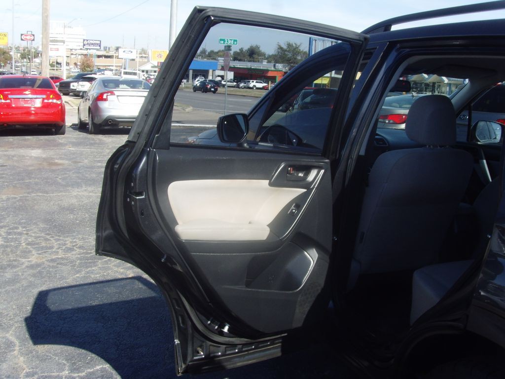 2016 Subaru Forester Image 17