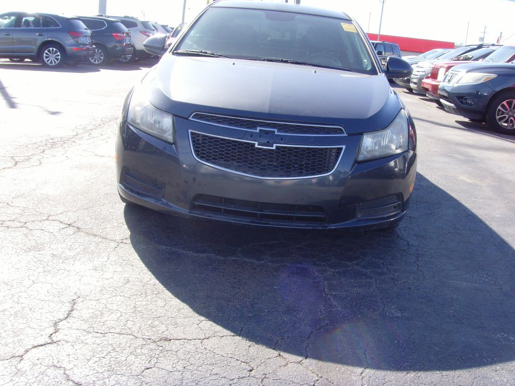 2013 Chevrolet Cruze Image 2