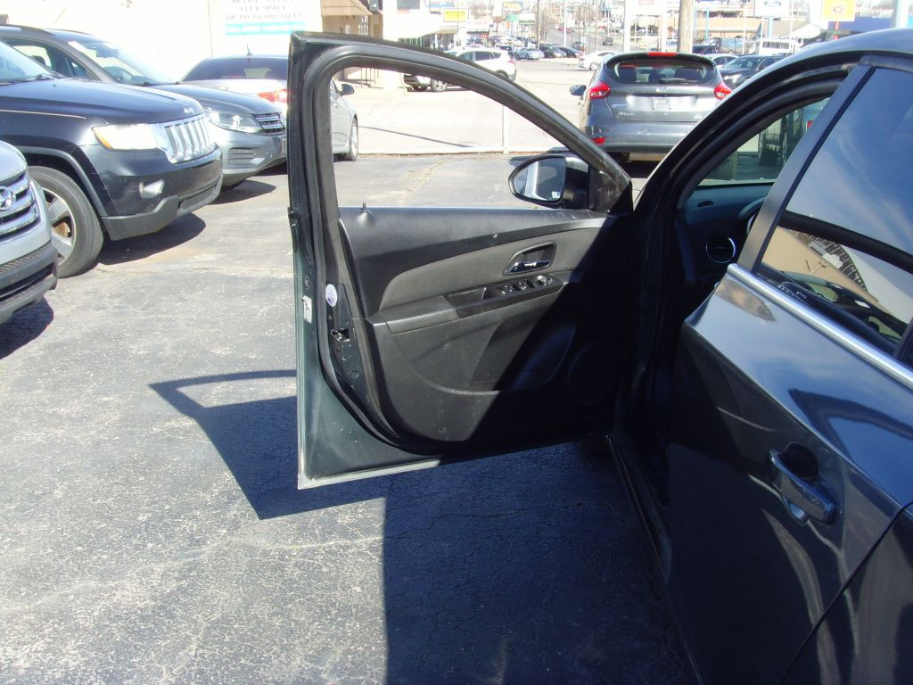 2013 Chevrolet Cruze Image 17