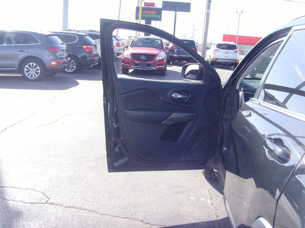 2019 Jeep Cherokee Image 16