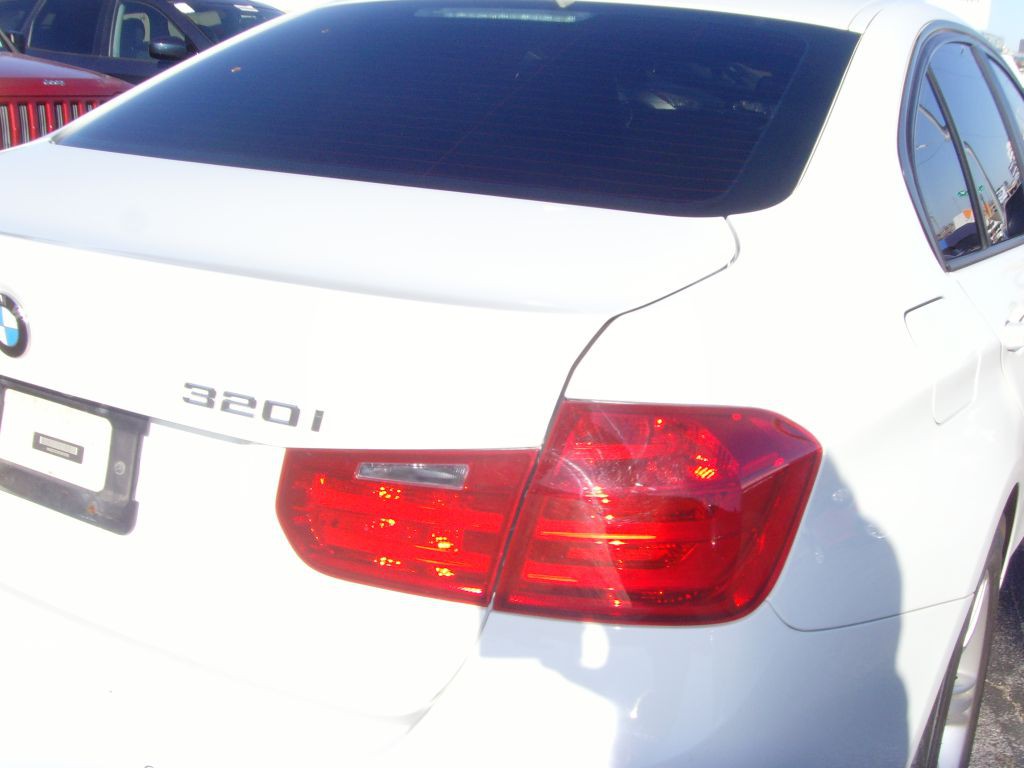 2015 BMW 3 Series Image 9