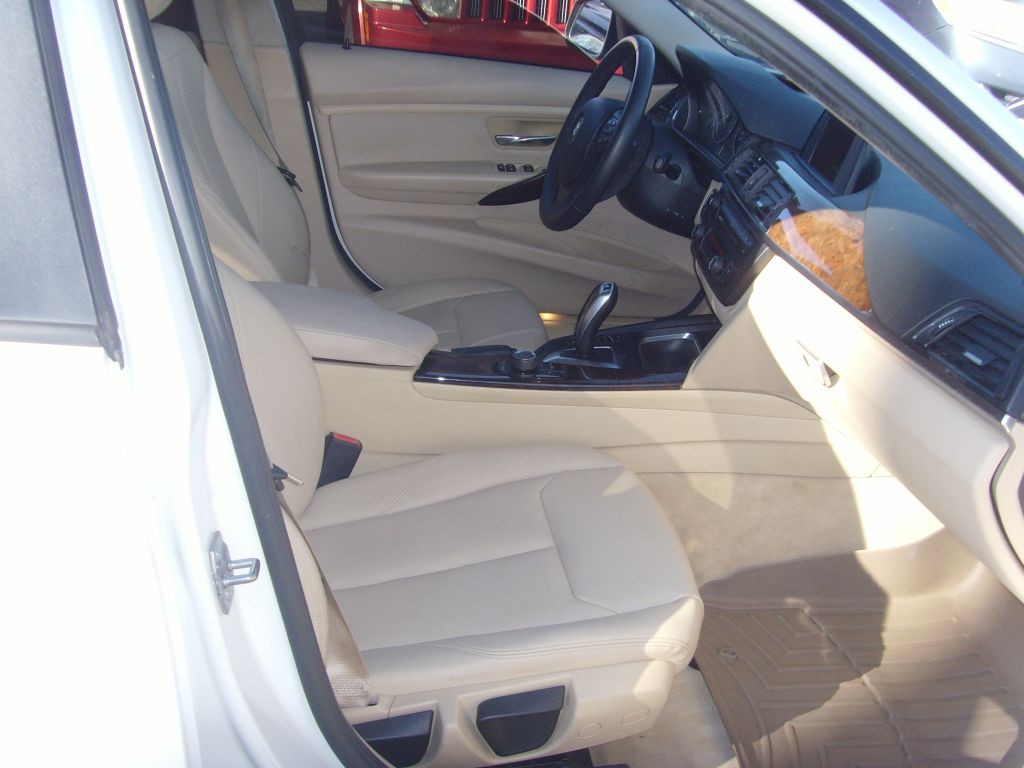 2015 BMW 3 Series Image 12