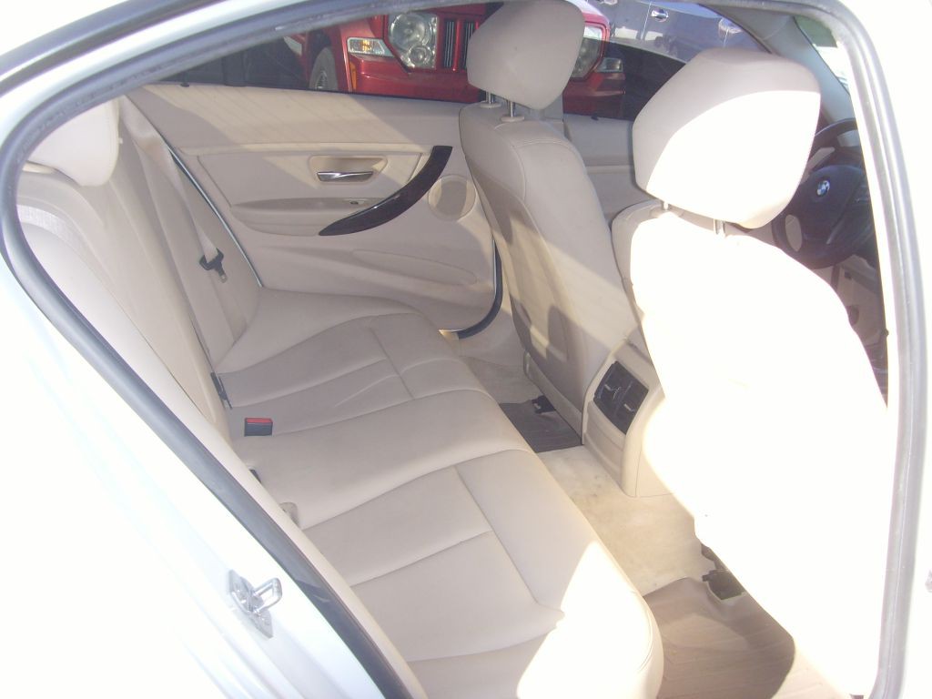 2015 BMW 3 Series Image 14