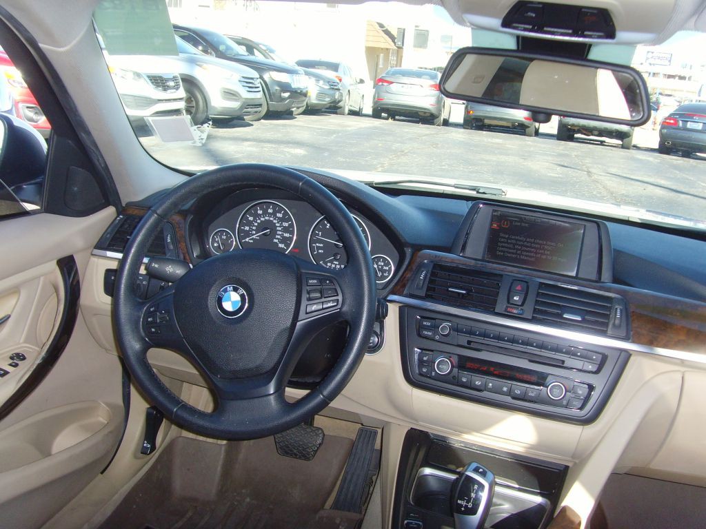 2015 BMW 3 Series Image 15