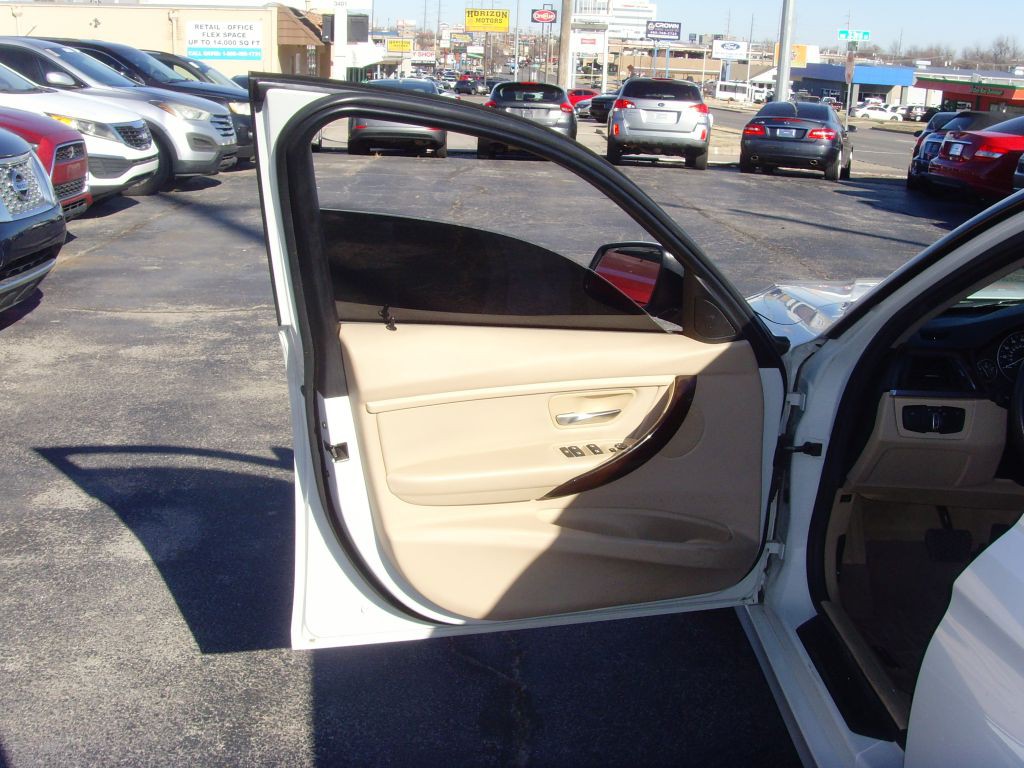 2015 BMW 3 Series Image 19