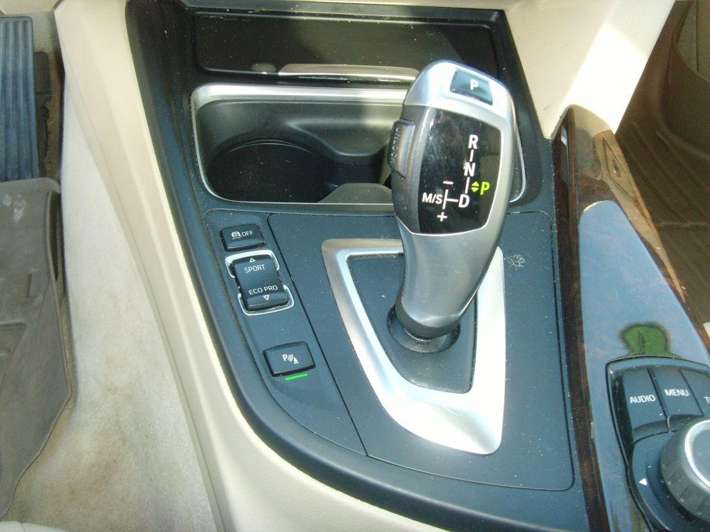 2015 BMW 3 Series Image 25