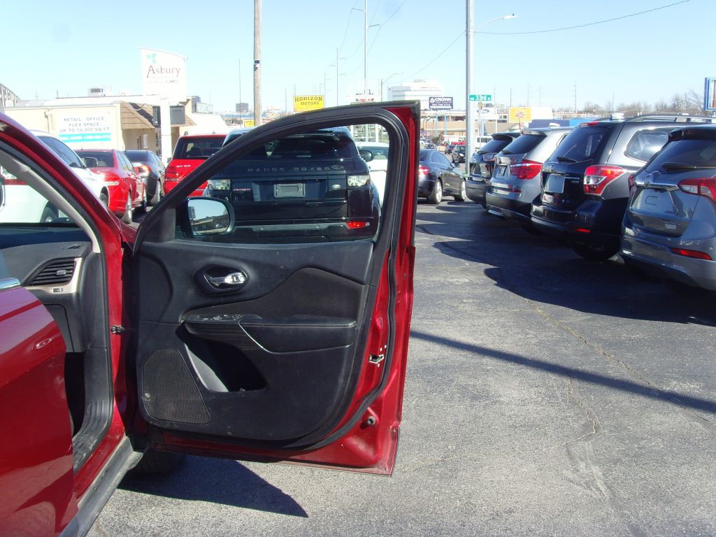 2016 Jeep Cherokee Image 9
