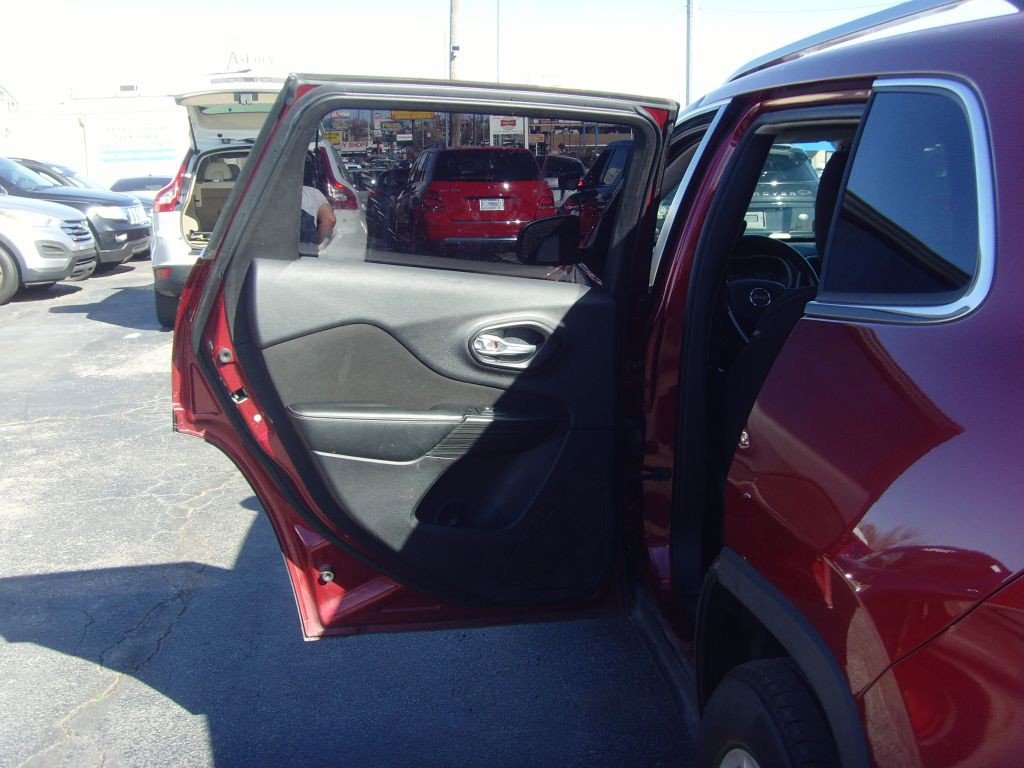 2016 Jeep Cherokee Image 13