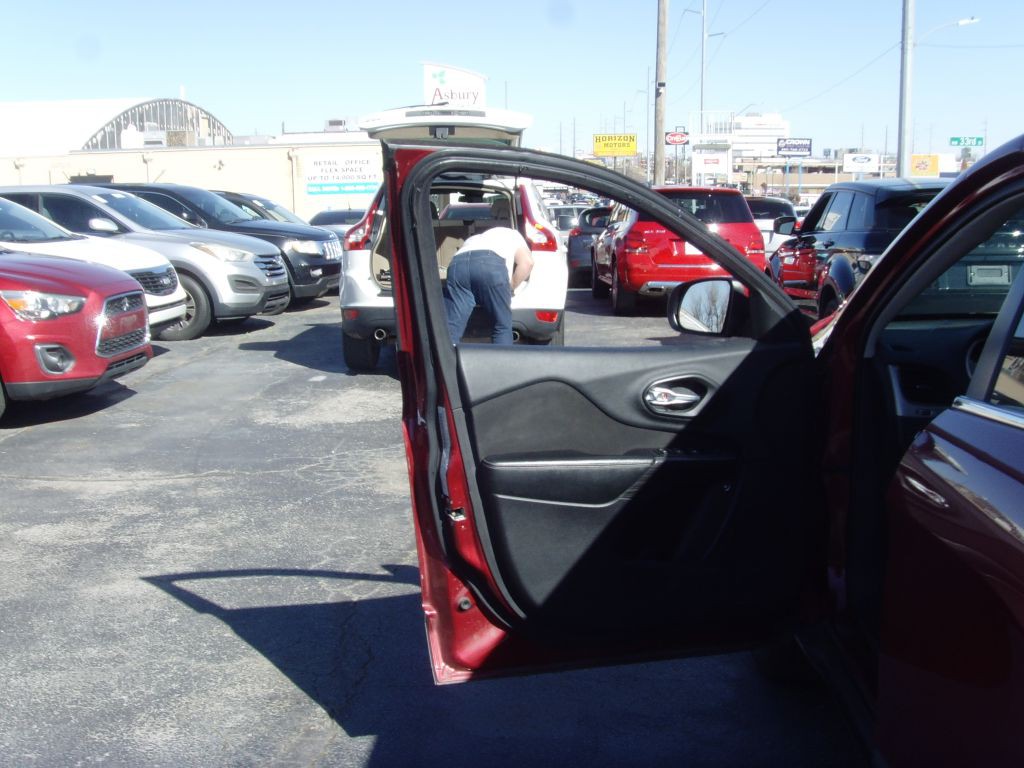 2016 Jeep Cherokee Image 14