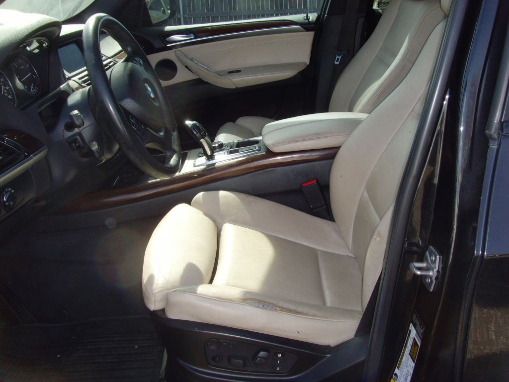 2012 BMW X5 Image 18