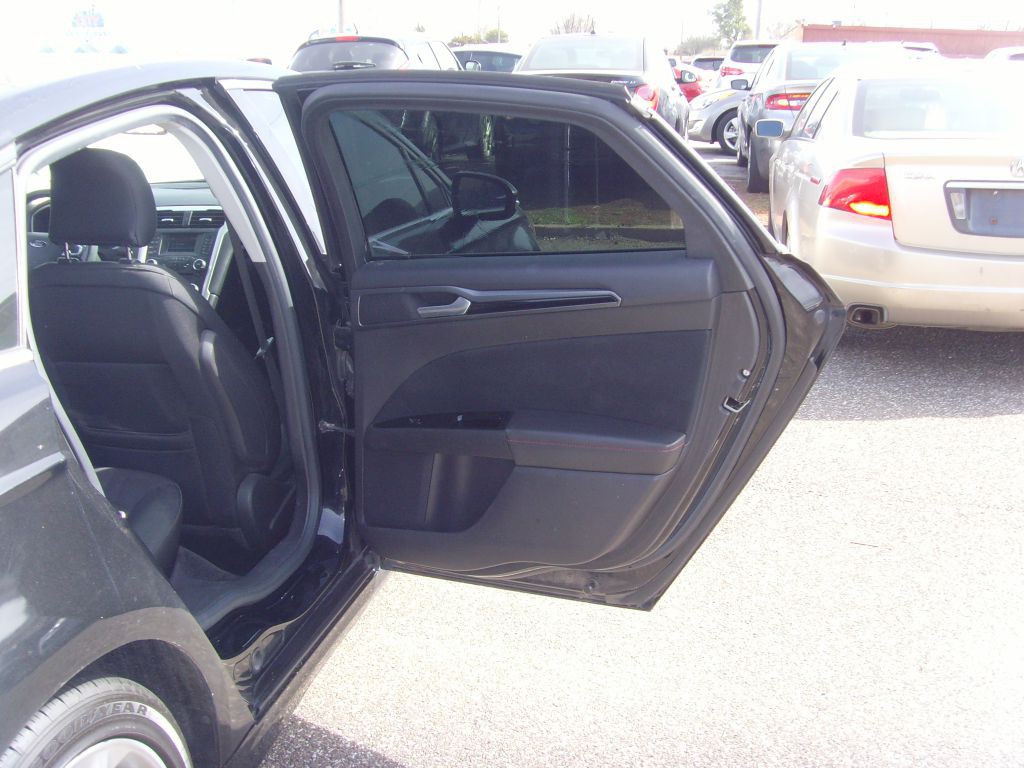 2016 Ford Fusion Image 9